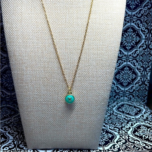 Green and Gold Necklace with Elegant Pendant - Picture 1 of 5